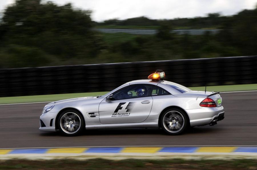 Mercedes-Benz SL63 AMG F1 Safety Car 2009 года  (фото 18 из 33)